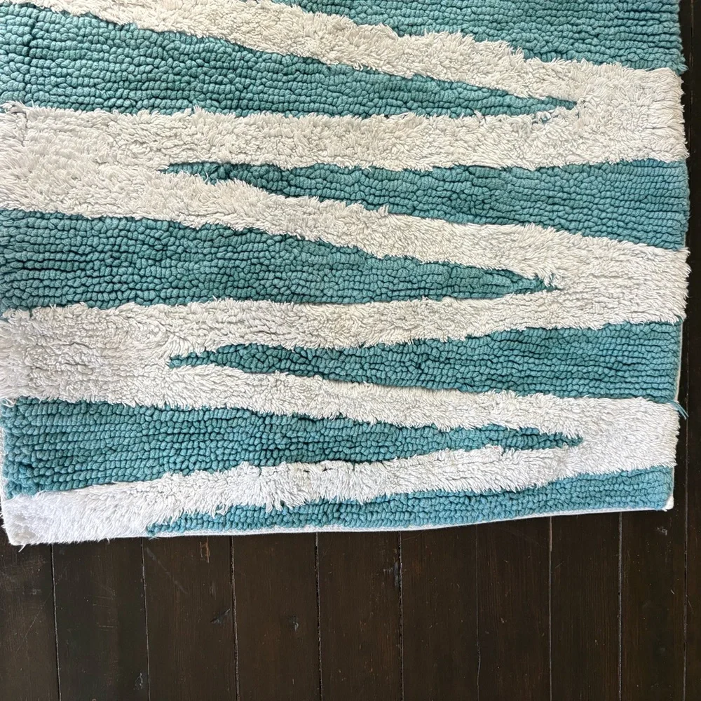 Opalhouse Zigzag Teal and White Bath Mat